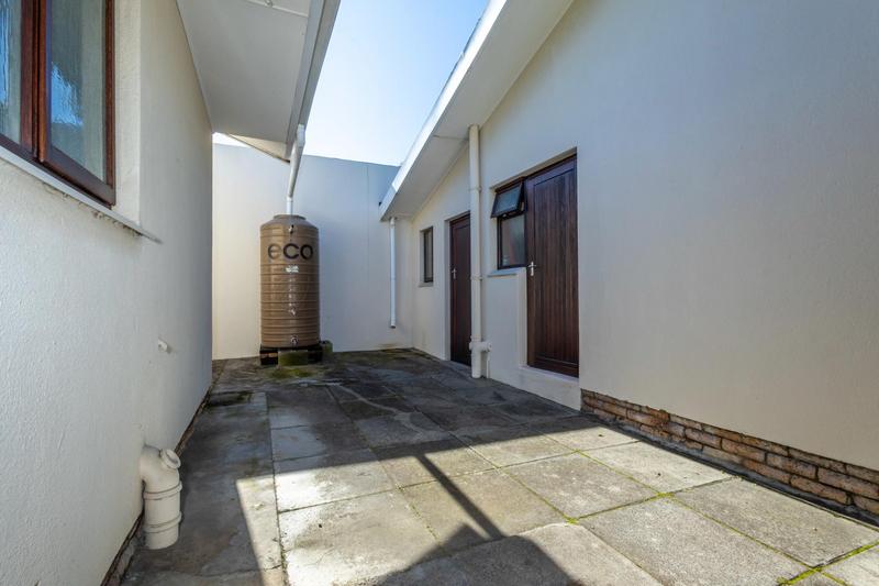 5 Bedroom Property for Sale in De La Haye Western Cape